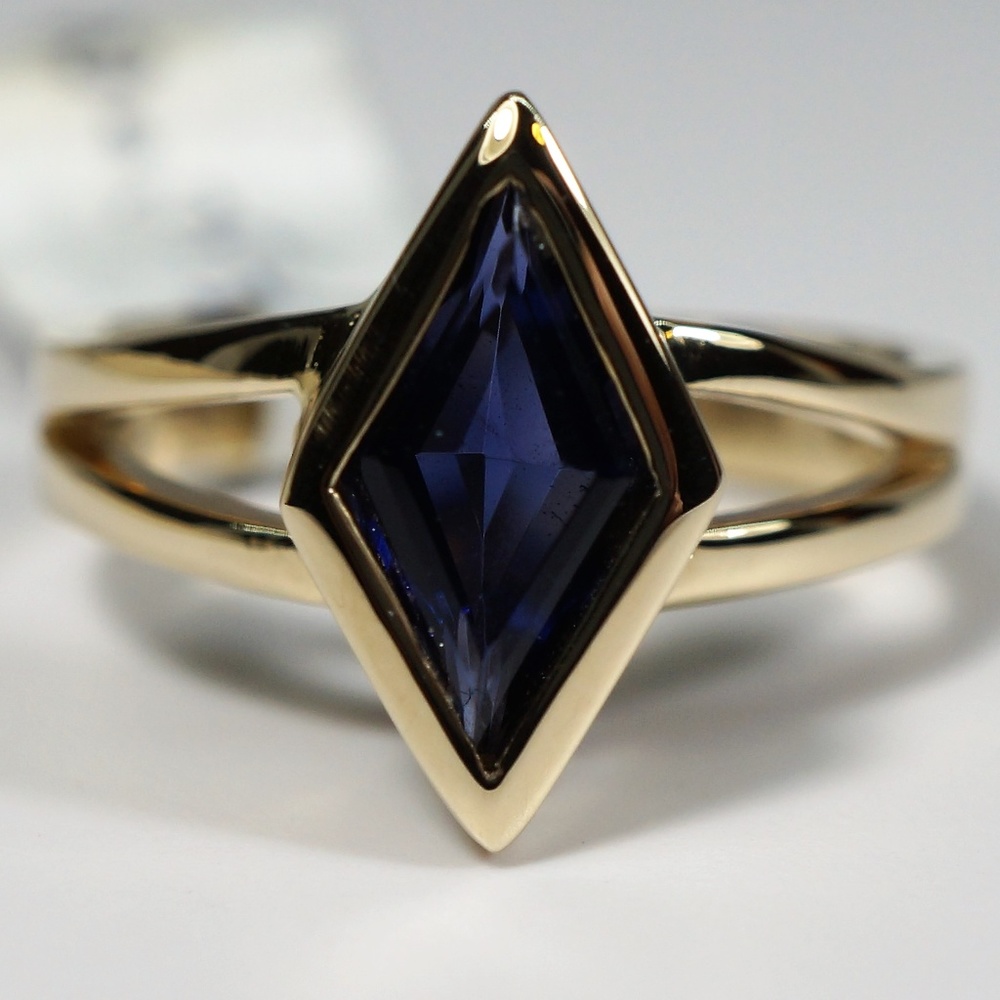 10KY Gold Handmade Kite Shaped Genuine Iolite Ring